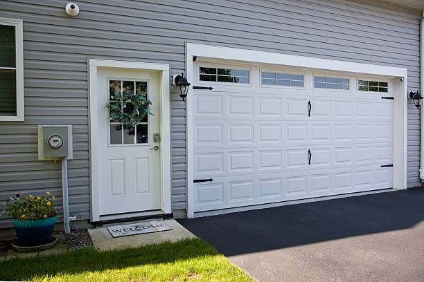 24/7 Emergency Garage Door Panel Replacement experts in Osseo, WI